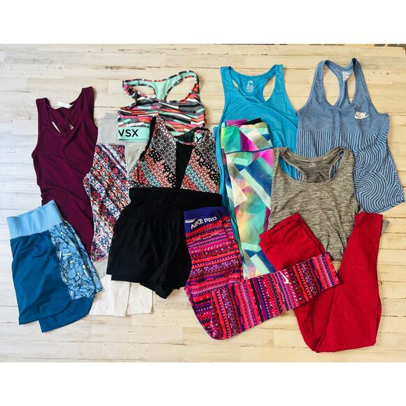 12 Pcs. Women's Workout Clothing Athletic Lot - Size Medium EUC - Picture 1 of 7